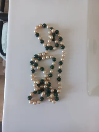 Collar perlas verdes y blancas