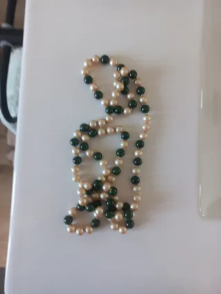 Collar perlas verdes y blancas