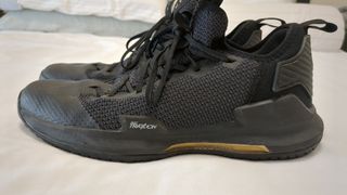 Zapatillas Baloncesto Tarmak Negras y Doradas