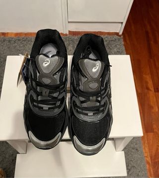 Asics Gel Talla 42 Negro/Plata