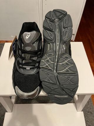 Asics Gel Talla 42 Negro/Plata