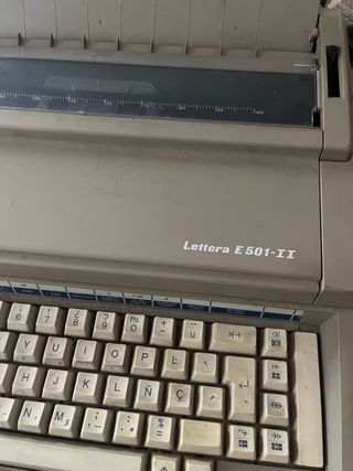 Máquina de escribir Olivetti Lettera E501-II