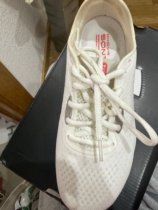 Zapatillas Under Armour Blancas y Coral