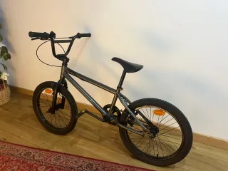 Bicicleta BMX Negra