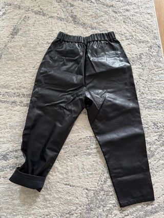 Pantalón efecto piel mujer