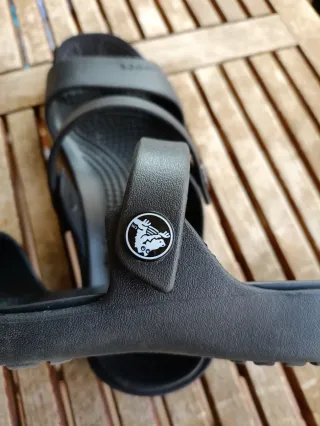 Chanclas Crocs mujer negras