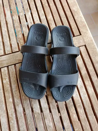 Chanclas Crocs mujer negras
