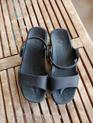 Chanclas Crocs mujer negras