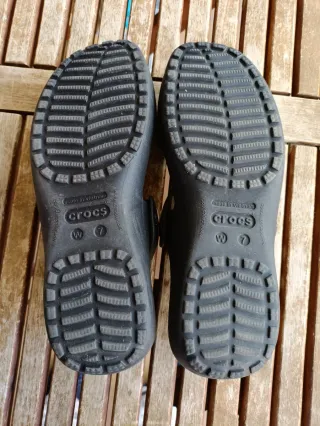Chanclas Crocs mujer negras