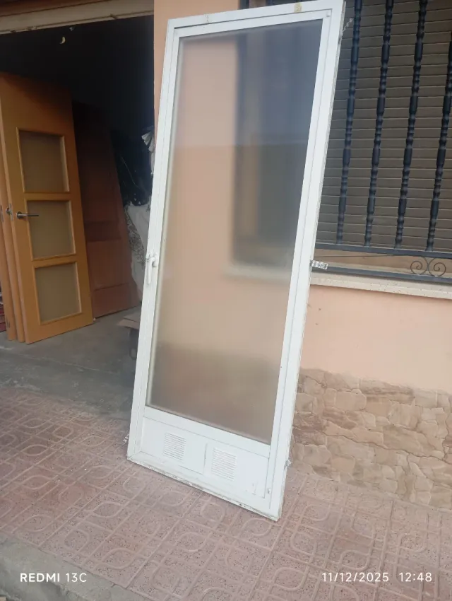 Puerta aluminio con cristal