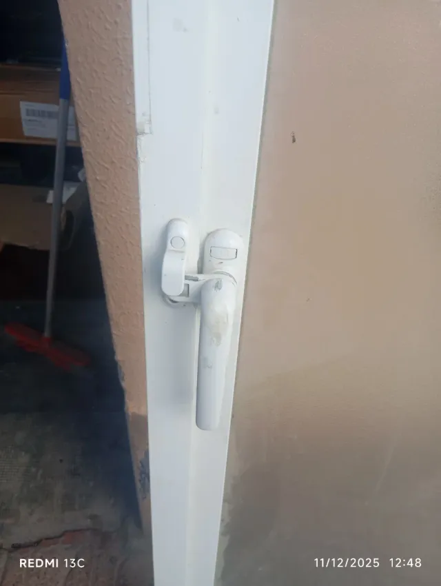 Puerta aluminio con cristal