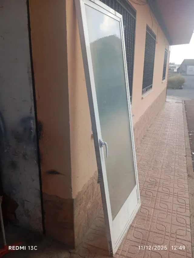 Puerta aluminio con cristal