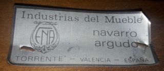 Vecchie sedie in legno massello con rilievo