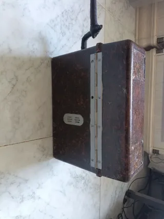 Teléfono antiguo vaquelita marrón