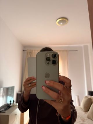 iPhone 12 Pro Apple Oro e iPhone 16 Pro Titanio 1TB