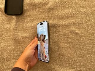 iPhone 12 Pro Apple Oro e iPhone 16 Pro Titanio 1TB