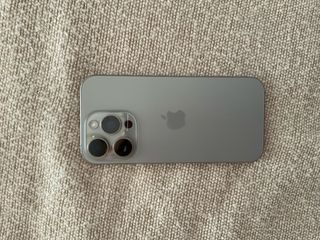 iPhone 12 Pro Apple Oro e iPhone 16 Pro Titanio 1TB