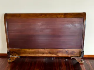 Cabecero antiguo de madera