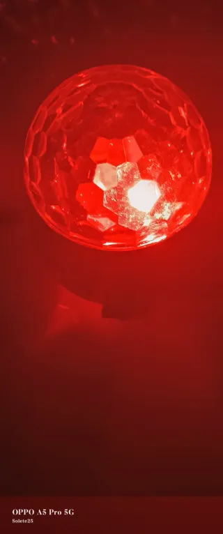 Lámpara pequeña negra y transparente