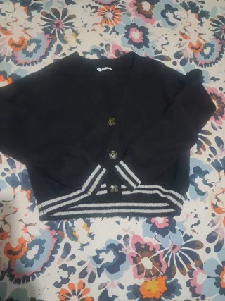 Chaqueta de punto negra del Corte Ingles