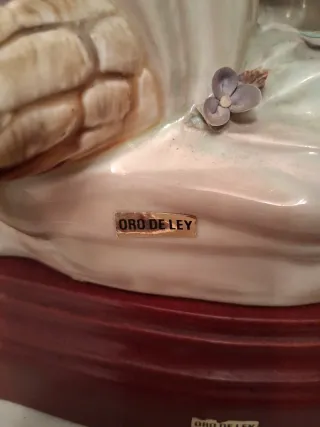 Caballos porcelana, lleva 2 pequeñas taras