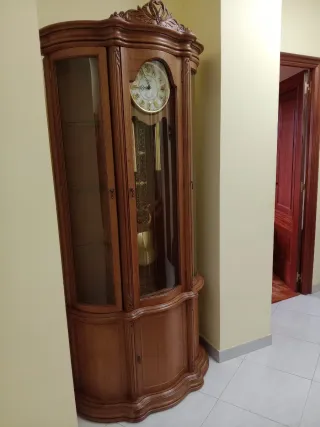 Reloj de pie de madera