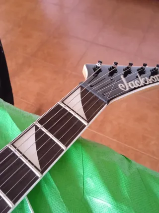 Guitarra Eléctrica Jackson Blanca