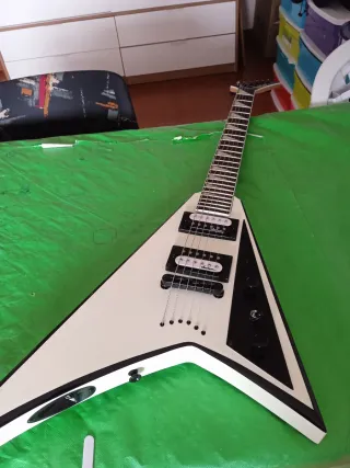 Guitarra Eléctrica Jackson Blanca