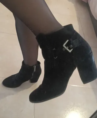 Botines CHIKA10 ante negros tacón