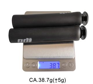 Nuovi grip ODI per bicicletta MTB con tappi