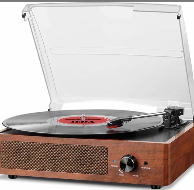 Giradischi vintage con altoparlanti integrati