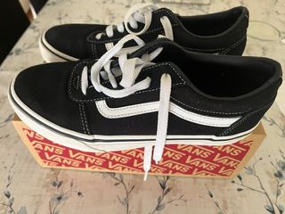 Zapatillas Vans Negras y Blancas