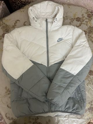 Chaqueta Nike Blanca y Gris