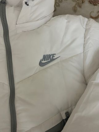 Chaqueta Nike Blanca y Gris