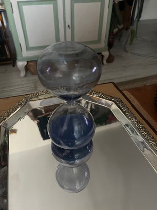 Reloj de arena azul y gris