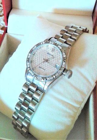 Casi NUEVO Reloj joya mujer brillantitos ganga!