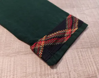 Camiseta verde mujer con detalles.