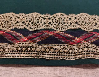 Camiseta verde mujer con detalles.