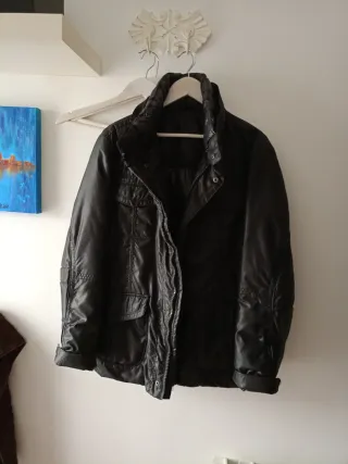 Chaqueta Negra Deportiva Unisex Talla Única.