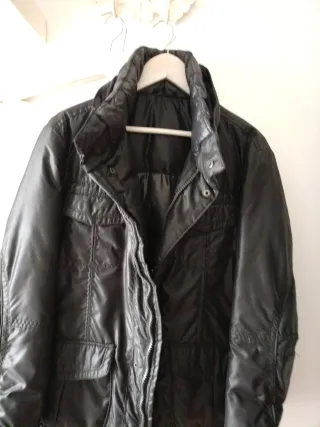 Chaqueta Negra Deportiva Unisex Talla Única.