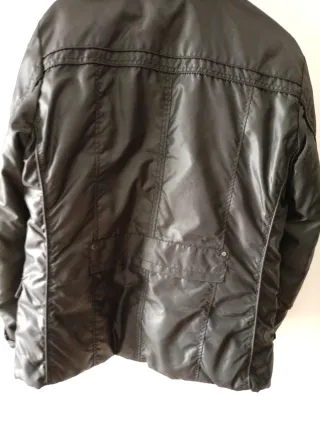 Chaqueta Negra Deportiva Unisex Talla Única.