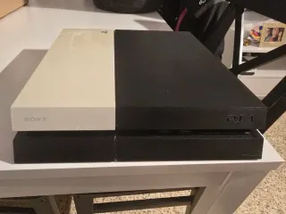 Consola Sony PS4 Blanca y Negra