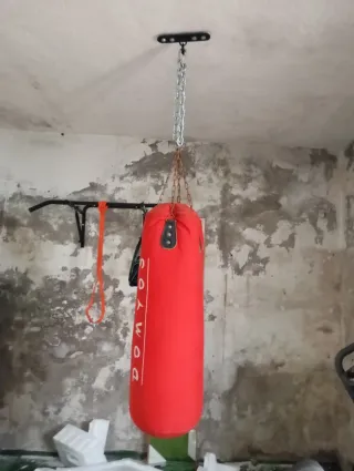 Saco de boxeo con soporte de techo