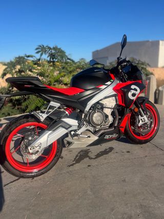 Aprilia Tuono 660