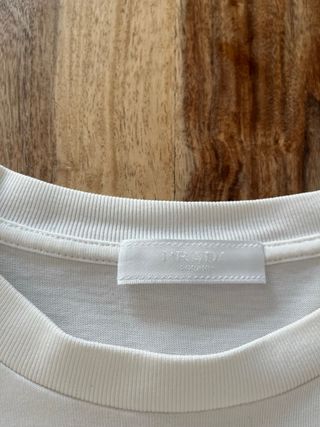 Camiseta Prada Blanca Logo línea Roja