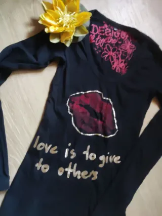 Camiseta Desigual labios y mensaje