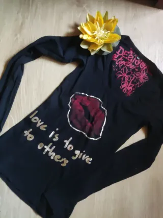 Camiseta Desigual labios y mensaje