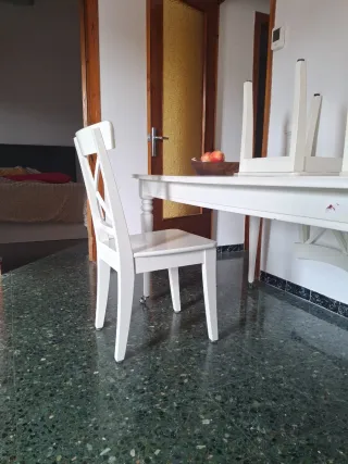 Mesa y 4 Sillas Comedor Blancas