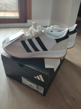 Zapatillas Adidas Blancas y Negras