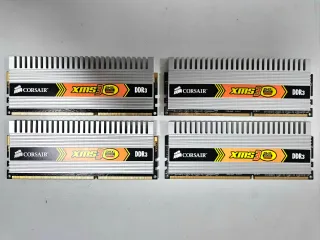 4x1GB RAM Corsair XMS3 DDR3